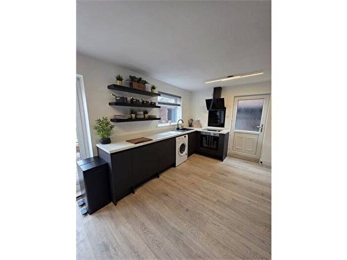 3 Bedroom Semi-Detached House For Sale In Sheffield Road, Conisbrough, DN12