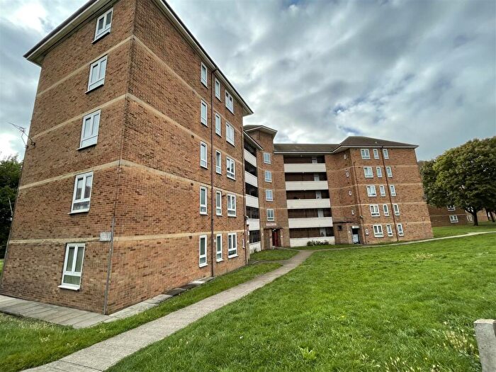 2 Bedroom Flat For Sale In Aikman Avenue, Leicester, LE3