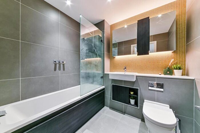 1 Bedroom Flat To Rent In Sandpiper Building, Woodbury Down, London, N4