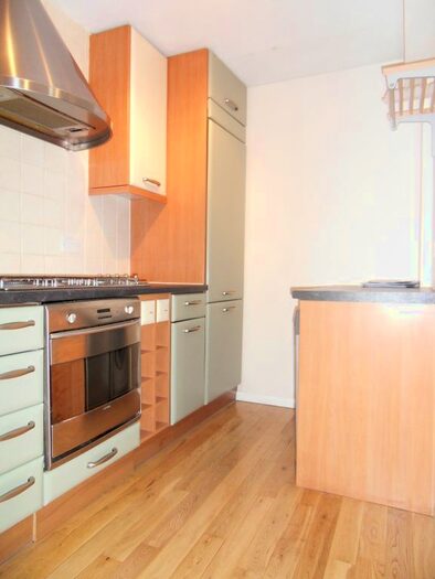 2 Bedroom Flat To Rent In Henfield Road, Wimbledon, SW19