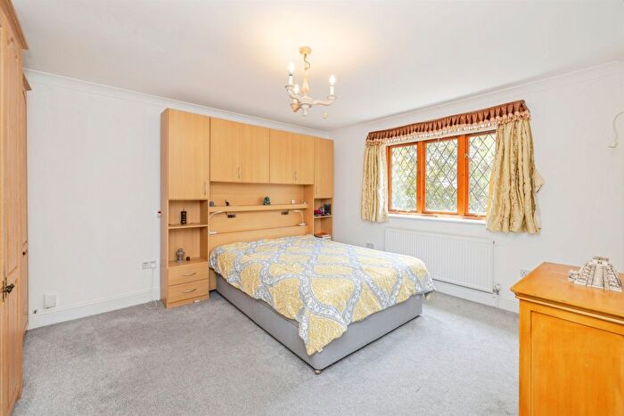 6 Bedroom Detached House For Sale In The Oaks, Watford, WD19
