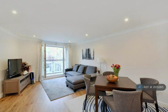 2 Bedroom Flat To Rent In Woodland Crescent, London, SE16