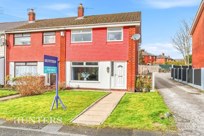 3 Bedroom Town House For Sale In Waterhouse Close, Wardle, OL12