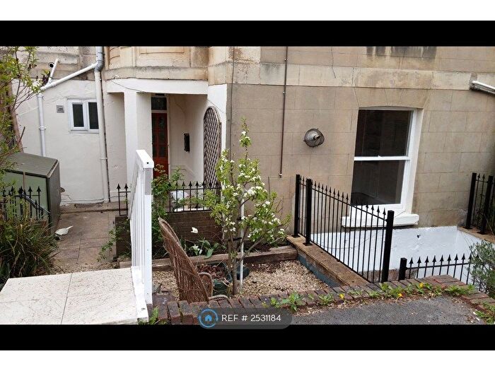 2 Bedroom Maisonette To Rent In Victoria Walk, Bristol, BS6
