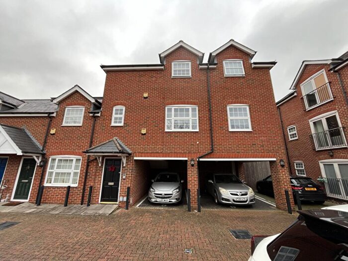 1 Bedroom Flat For Sale In Priory Mews, Guildford Street, Chertsey, Surrey, KT16