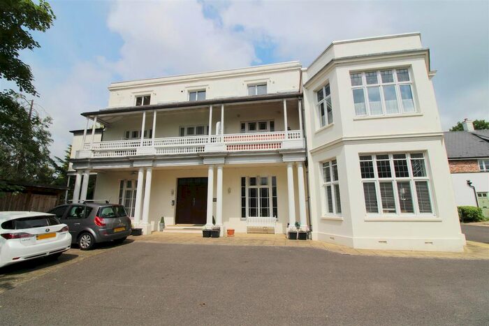 3 Bedroom Flat To Rent In Notley Place, Emmer Green, Reading, RG4