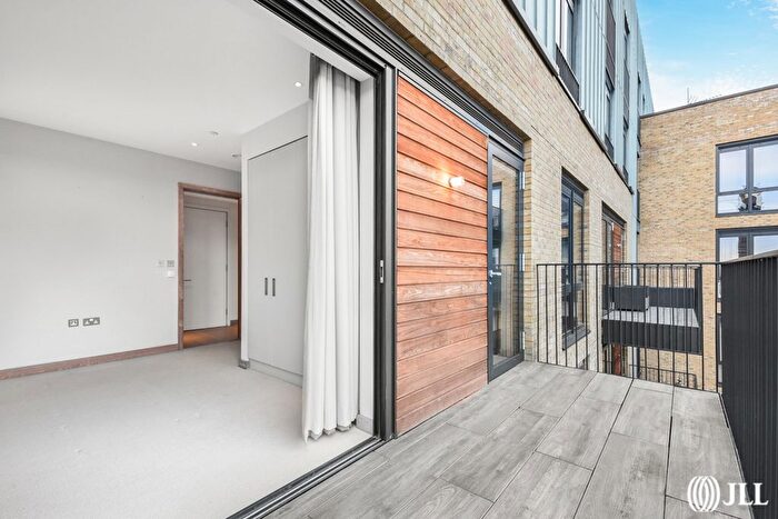 1 Bedroom Flat To Rent In Bellwether Lane, London, SW18