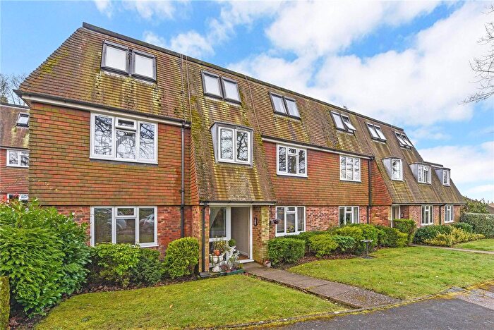 1 Bedroom Flat To Rent In Wood Road, Hindhead, Surrey, GU26
