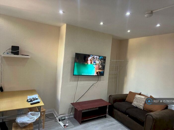 4 Bedroom Terraced House To Rent In Grandale Street, Manchester, M14