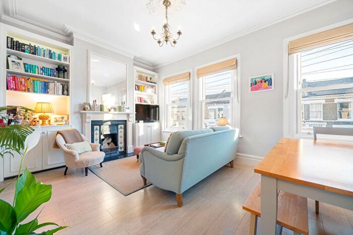 2 Bedroom Flat For Sale In Solon Road, SW2