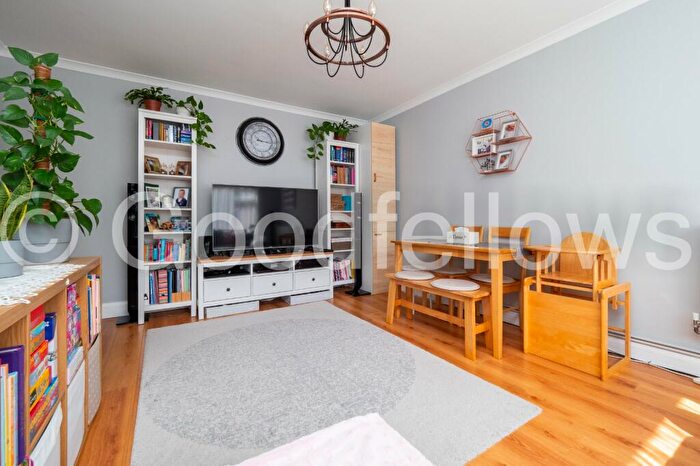 2 Bedroom Apartment To Rent In Carshalton Grove, Sutton, SM1