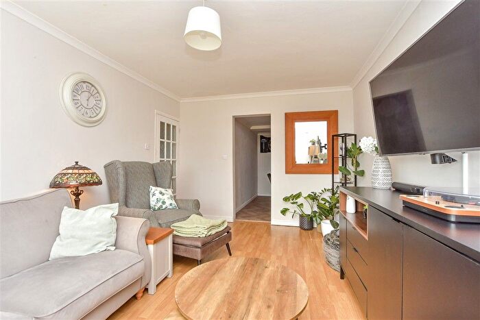 3 Bedroom Terraced House For Sale In Clive Road, Sittingbourne, Kent, ME10