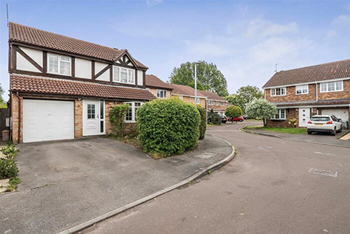 5 Bedroom Detached House For Sale In Bramble Drive, Chippenham, SN15