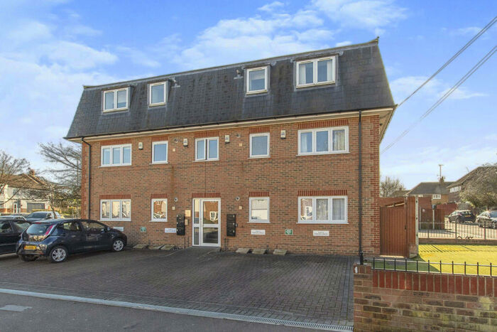 2 Bedroom Apartment To Rent In Hillside Avenue, Gravesend, DA12