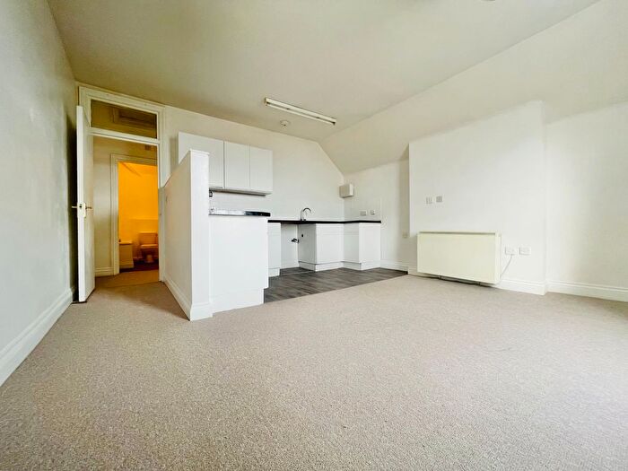 2 Bedroom Flat To Rent In Paradise Road, Teignmouth, TQ14