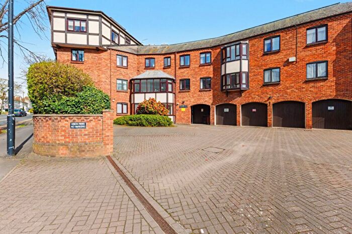2 Bedroom Flat For Sale In Warwick Road, Stratford-Upon-Avon, CV37