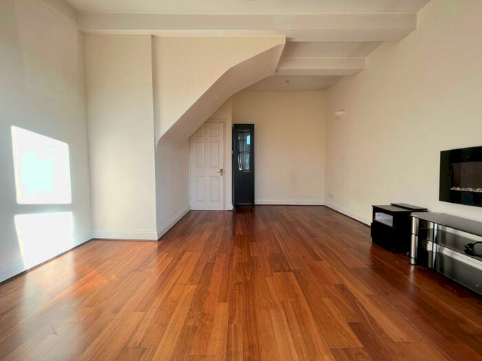 2 Bedroom Flat To Rent In Sunny Gardens Road, London, NW4