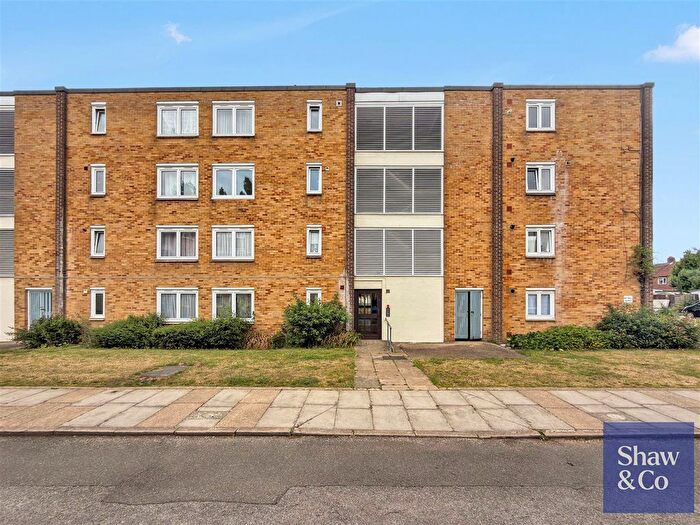 2 Bedroom Flat For Sale In Farm Road, Whitton, Hounslow, TW4