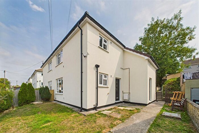 1 Bedroom Flat For Sale In Dutton Road, Stockwood, Bristol, BS14