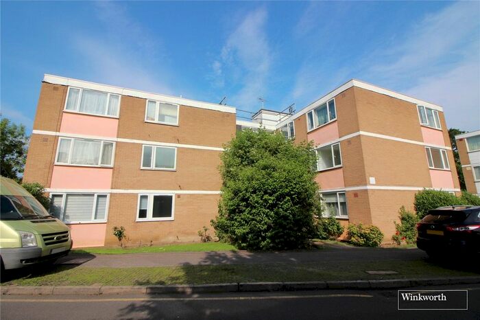 2 Bedroom Flat To Rent In Boreham Holt, Elstree, Hertfordshire, WD6