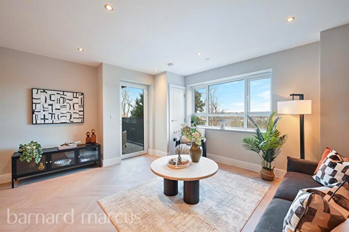 2 Bedroom Apartment For Sale In Riddlesdown Road, Purley, CR8