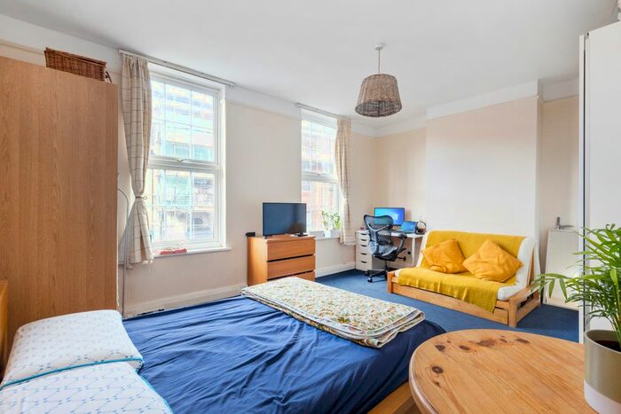Studio To Rent In Essex Road, Islington, N1