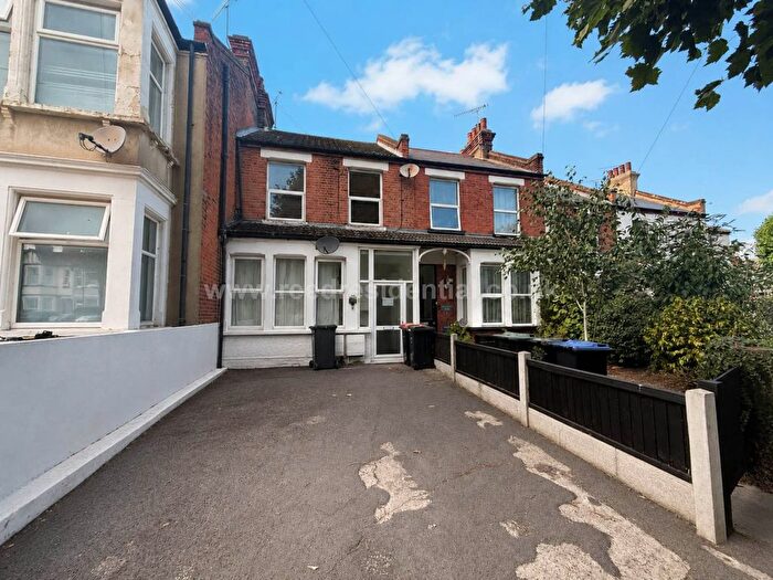 2 Bedroom Flat For Sale In Hamlet Court Road, Westcliff On Sea, SS0