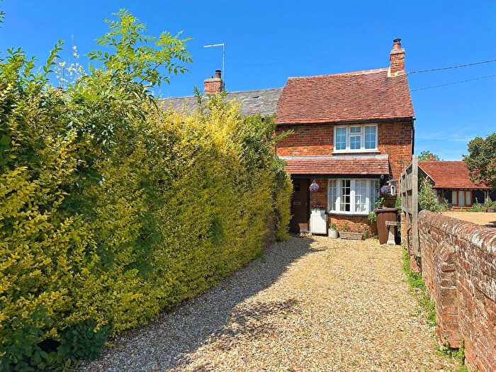 2 Bedroom End Of Terrace House For Sale In Aylesbury Road, Bierton, Aylesbury, Buckinghamshire, HP22