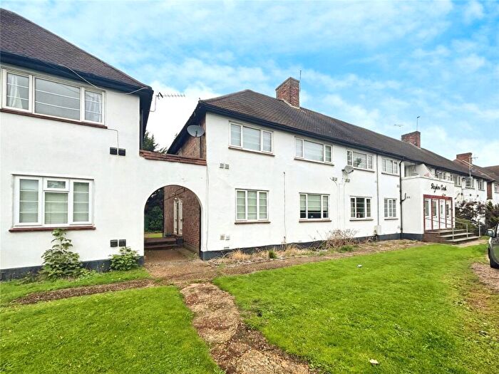 2 Bedroom Maisonette For Sale In Hook Rise North, Surbiton, KT6