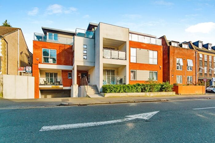2 Bedroom Flat For Sale In Croydon Road, Caterham, Surrey, CR3