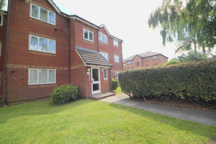 1 Bedroom Flat To Rent In Leigh Hunt Drive, Southgate, N14
