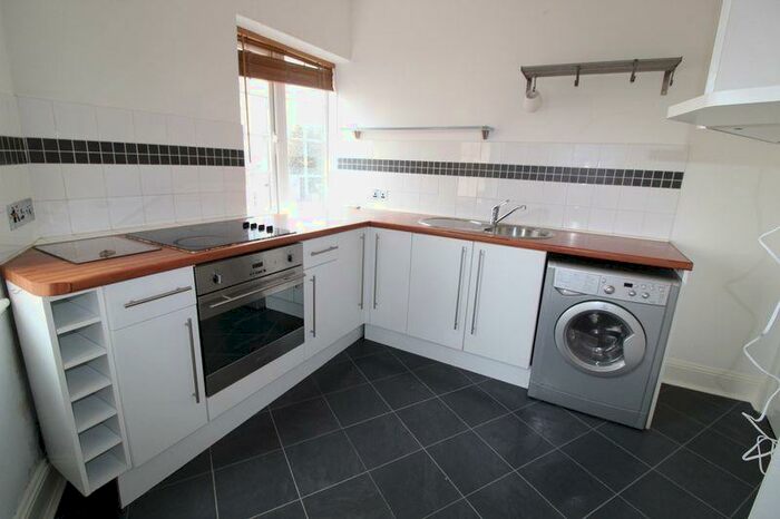 2 Bedroom Flat To Rent In Centre Of Bournemouth - Large Modern Bedroom Flat &#, BH2