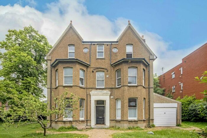 1 Bedroom Flat To Rent In Parklands, Surbiton, KT5