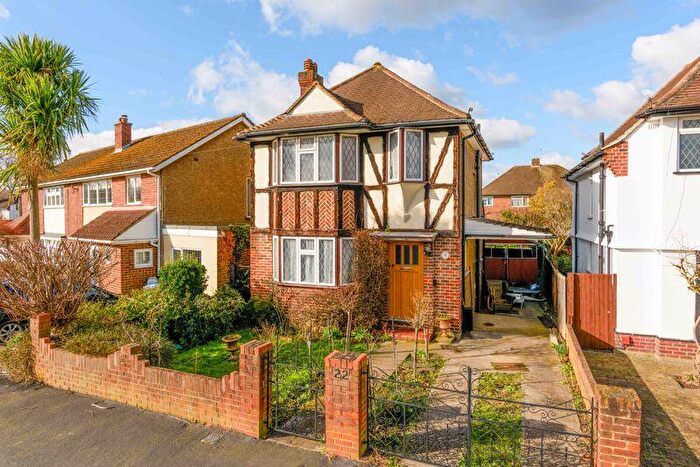 3 Bedroom Detached House For Sale In Wolsey Drive, Walton-On-Thames, KT12