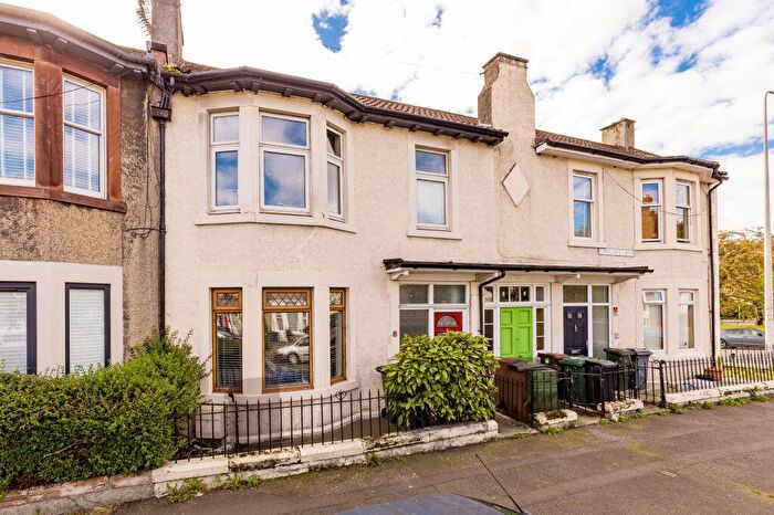 2 Bedroom Flat For Sale In Restalrig Gardens, Edinburgh, EH7