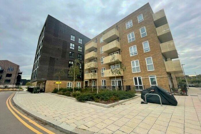 2 Bedroom Flat To Rent In Corys Road, Rochester, ME1