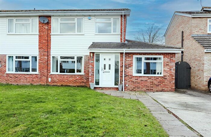 4 Bedroom Semi-Detached House For Sale In Willow Way, Begbroke, Kidlington, OX5