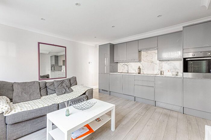 2 Bedroom Flat To Rent In Walham Grove, Fulham Broadway, SW6