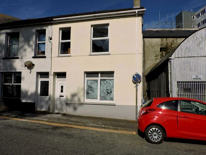 3 Bedroom House To Rent In Old Station Road, Carmarthen, SA31