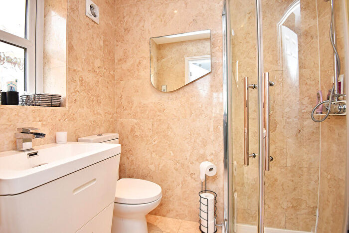 3 Bedroom Semi-Detached House For Sale In Wharfedale Avenue, Harrogate, HG2
