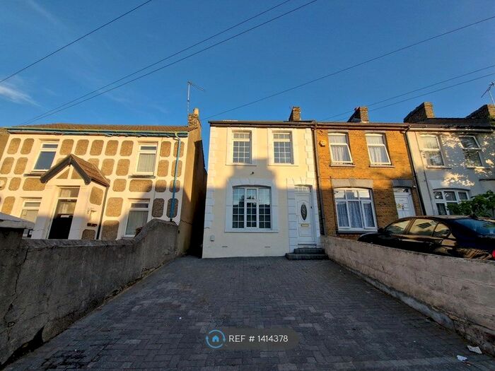 3 Bedroom End Of Terrace House To Rent In Gillingham Road, Gillingham, ME7