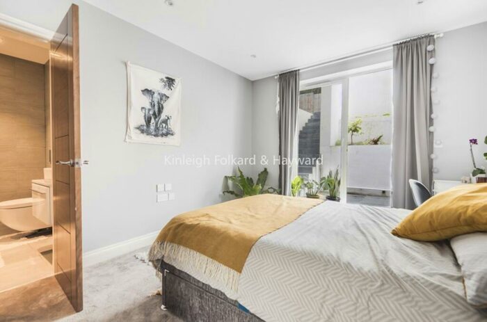 3 Bedroom Flat To Rent In Thurlow Park Road, London, SE21