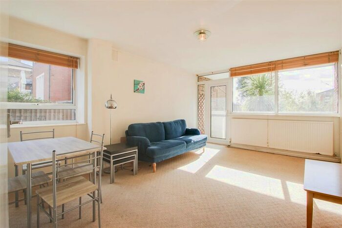 2 Bedroom Flat To Rent In Hillhurst Court, Forest Hill, SE23