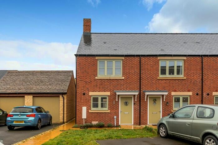 2 Bedroom End Of Terrace House For Sale In Moreton-In-Marsh, Gloucestershire, GL56