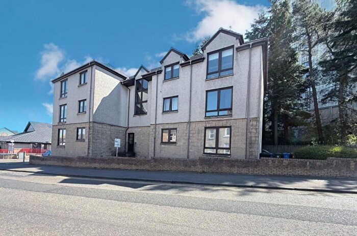 2 Bedroom Flat For Sale In Woodside Court, Falkirk, FK1