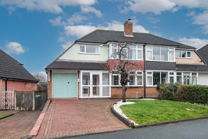 3 Bedroom Semi Detached House For Sale In Greenacre Road, Tipton, DY4