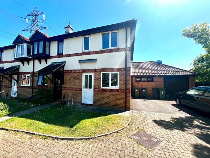 2 Bedroom End Of Terrace House To Rent In Arndale Beck, Didcot, OX11