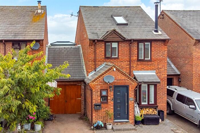 3 Bedroom Link Detached House For Sale In Woodlands Meade, Damask Green Road, Weston, Hitchin, SG4