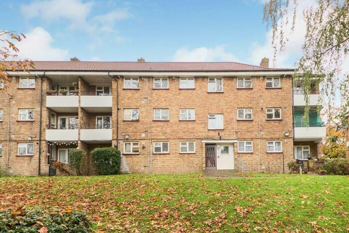 3 Bedroom Flat To Rent In Hurst Lane, London, SE2