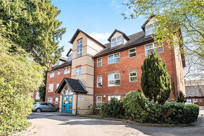 2 Bedroom Apartment For Sale In Prestwick Court, Muirfield Close, Reading, RG1